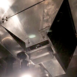 焼き鳥店ダクト清掃　大阪市