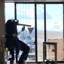 病院ガラス窓清掃　名張市